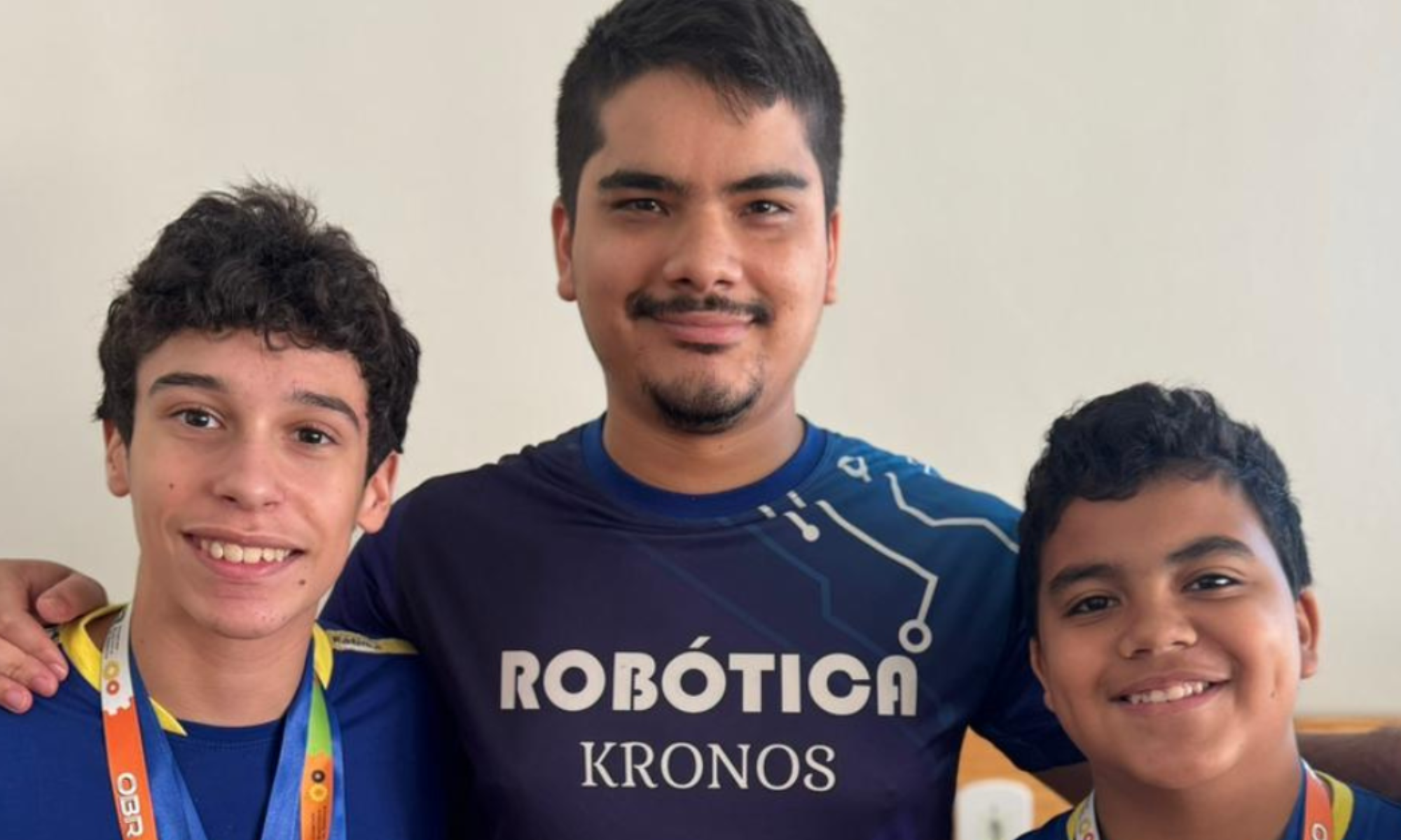 ESTUDANTES DA ESCOLA FÁTIMA NO CAMPEONATO INTERNACIONAL DE ROBÓTICA.